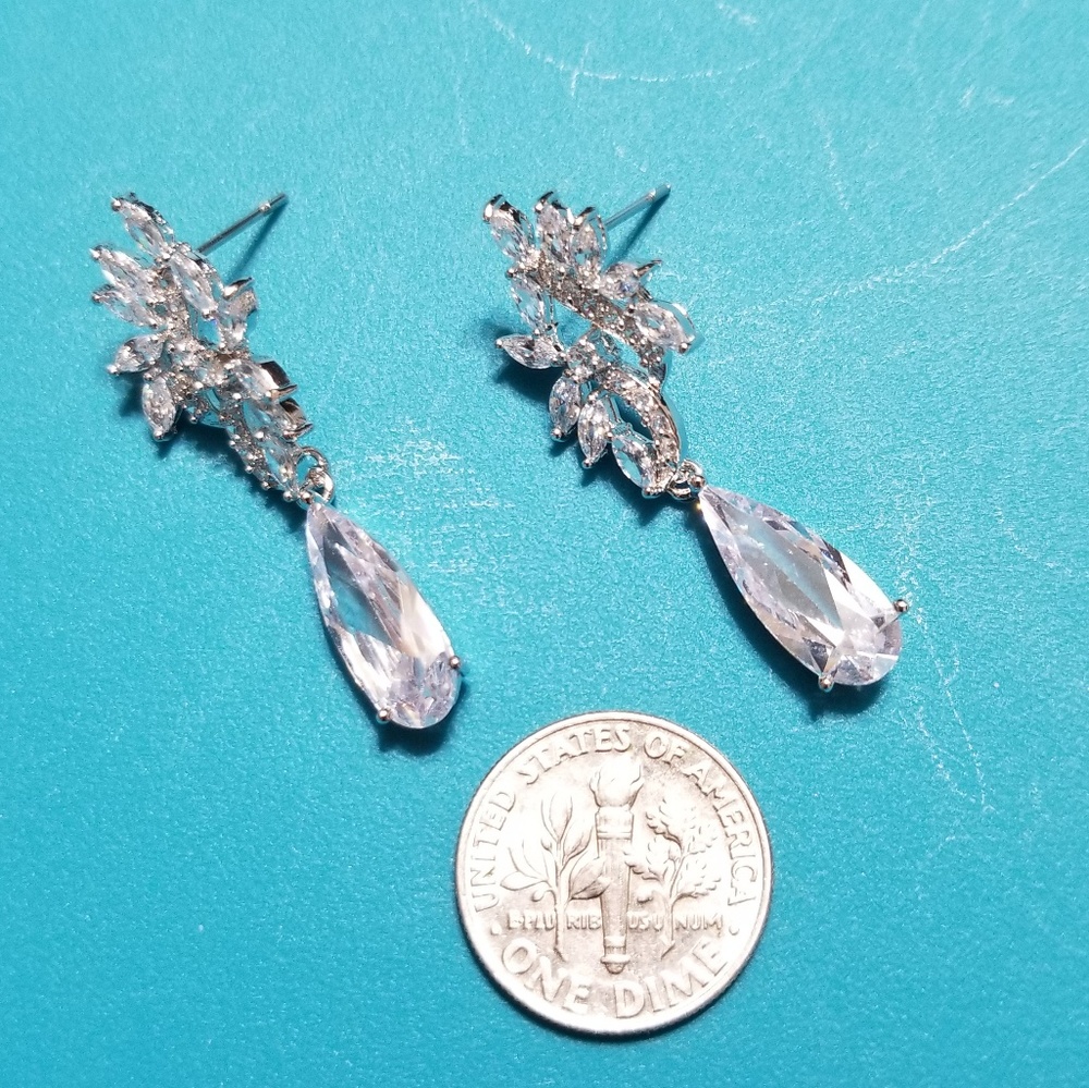 Cz FLOWER EARRINGS - Picture 3 of 5